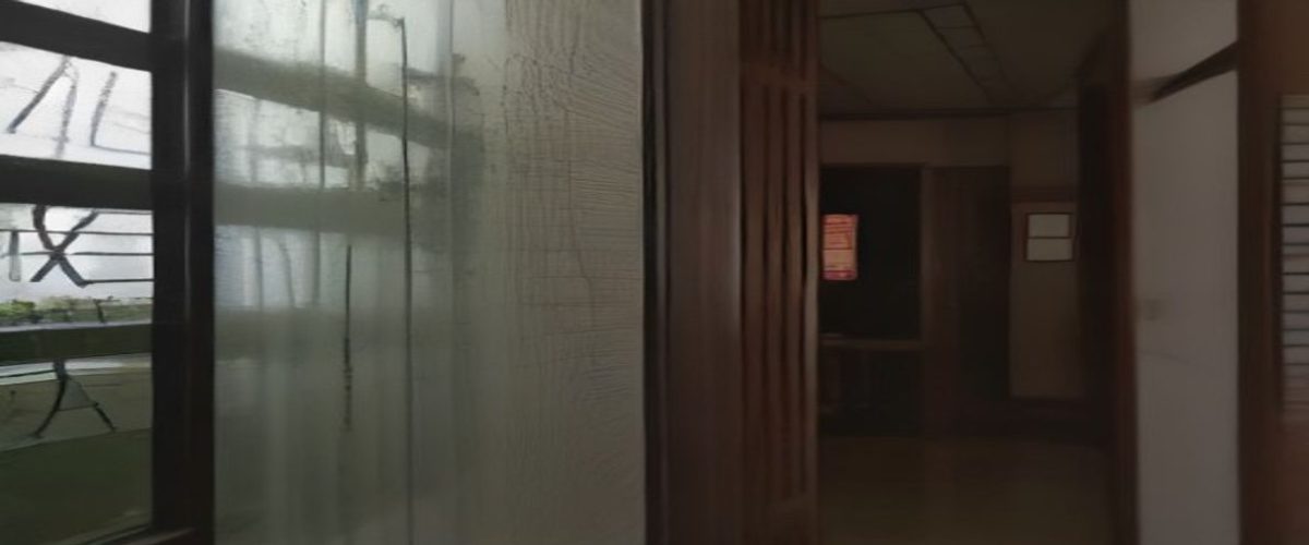 踩蘑菇社区数据看板界面截图，森林绿配色，展示攻略分享、组队大厅与活动公告等核心功能模块，玩家互动数据实时滚动，活跃氛围一目了然